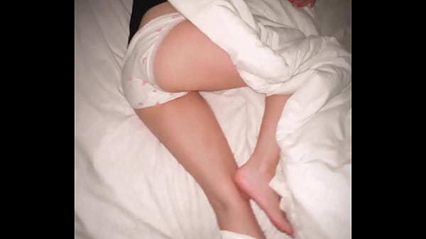 A charming 18 years old virgin never shaved her pussy before loosing virginity