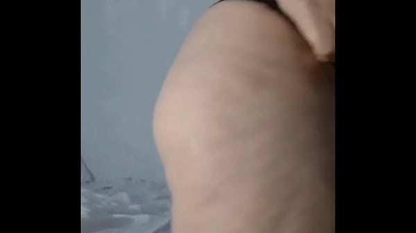 Cheguei em casa cheia de tesão, ganhei um plug anal do meu enteado fui testar ! Oque vocês acham?